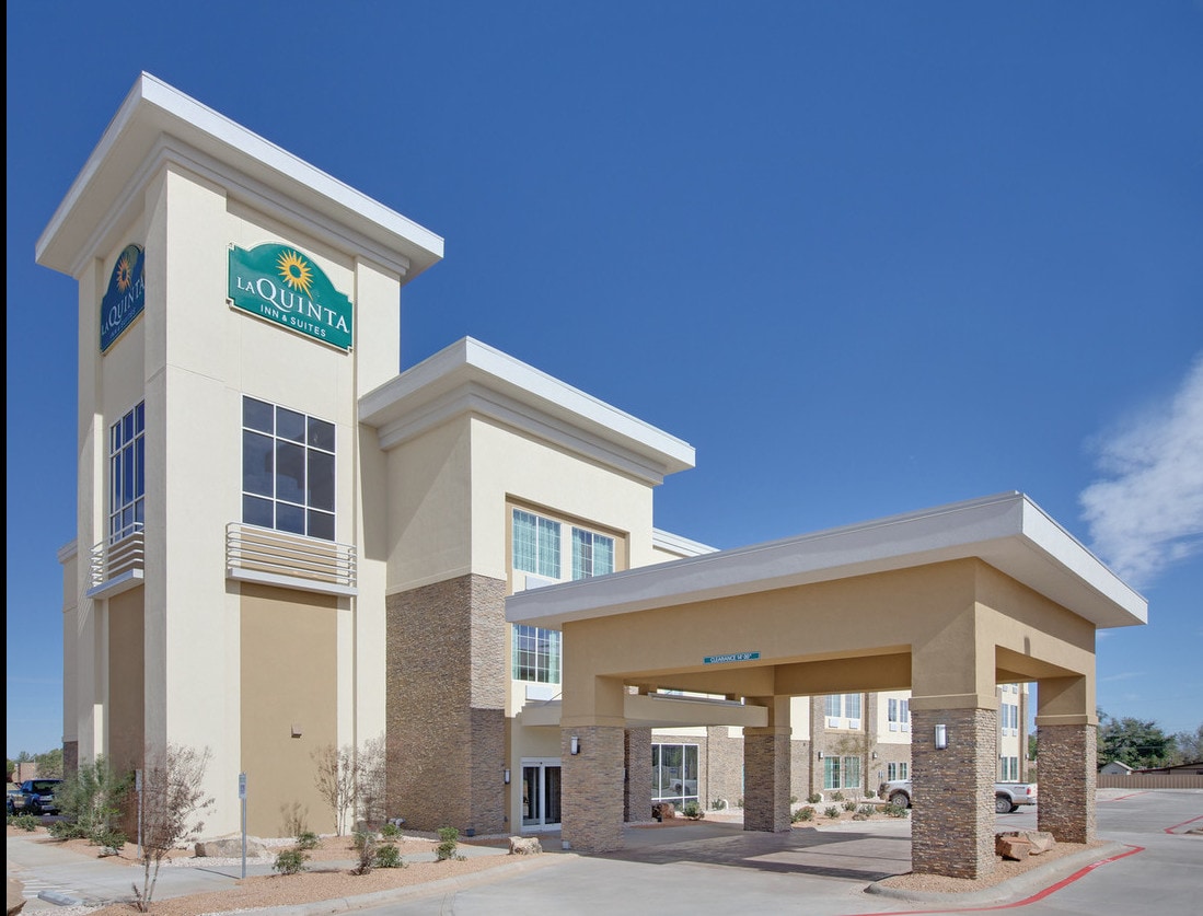 1012 Ne 1st Pl Andrews Tx 79714 Property For On Loopnet Hotel Entrance During Daytime