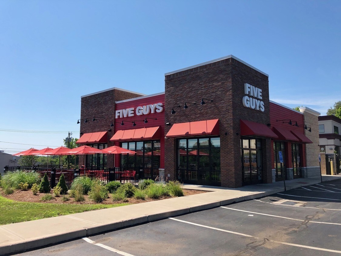 Cbre National 845 W Main St Branford Ct