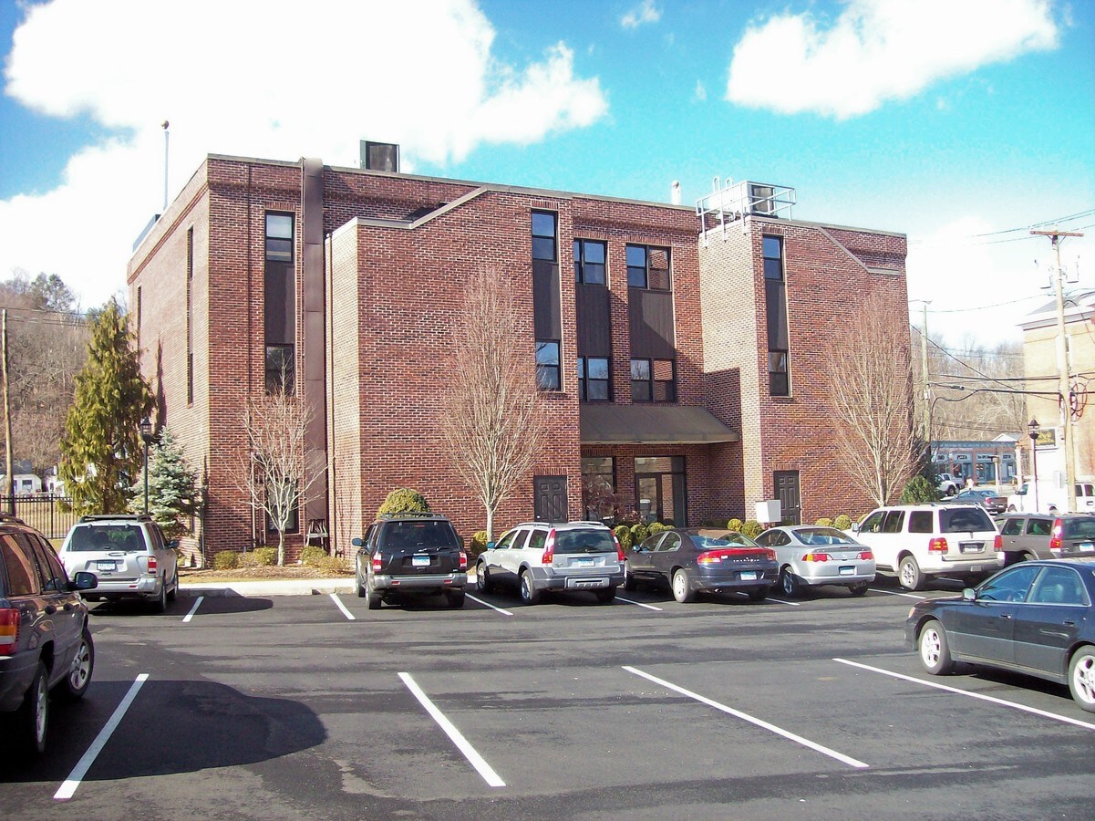 2969 Whitney Ave Hamden Ct 06518 Property For Lease On 1 2