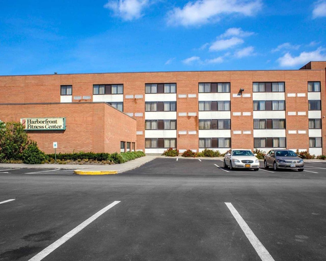 30 Lake S Dr E Dunkirk Ny 14048 Hotel Property For On 4 Story Exterior