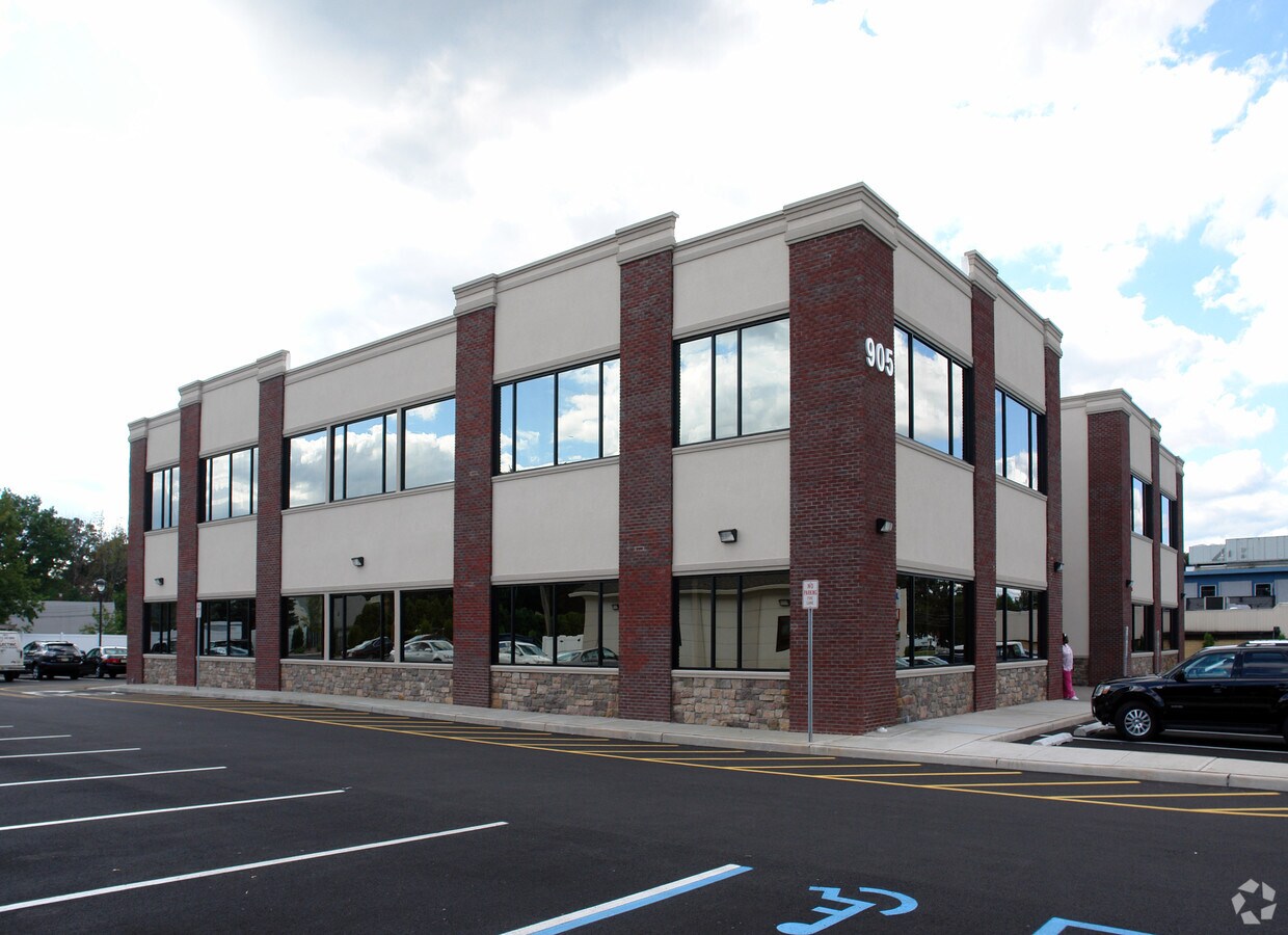 Commercial 905 Allwood Rd