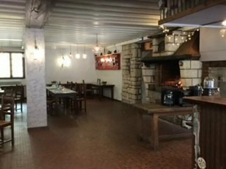 Retail in Compiègne for sale - Building Photo - Image 2 of 8