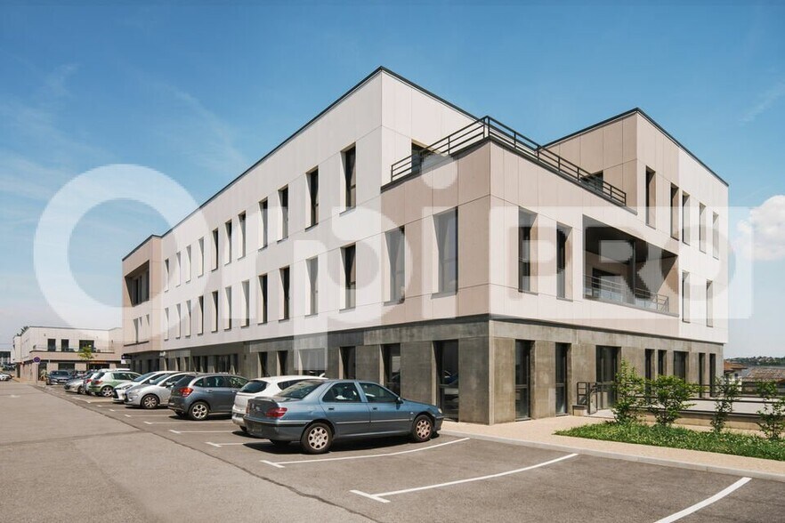 Office in Villefranche-sur-Saône for lease - Building Photo - Image 1 of 4