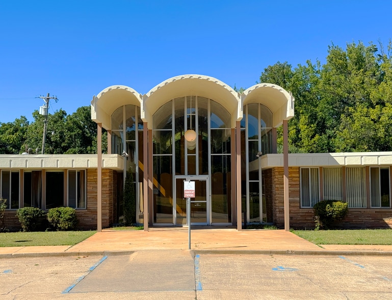 301 NW 36th St, Oklahoma City, OK for lease - Building Photo - Image 1 of 15