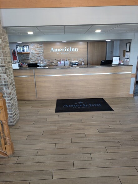 411 Closz Dr, Webster City, IA for sale - Building Photo - Image 2 of 11