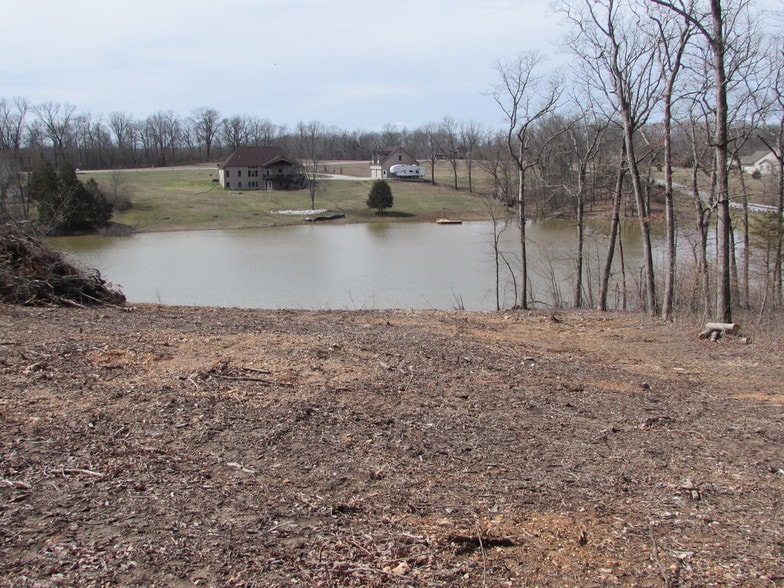 605 Waters Edge Ct, Hawk Point, MO 63349