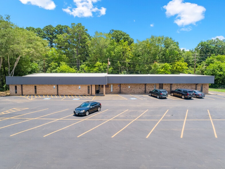 324 Yapaco St, Gilmer, TX for sale - Building Photo - Image 1 of 1