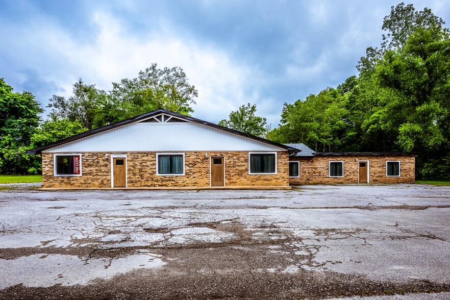 20805 Seminary St, Hollow Rock, TN for sale - Primary Photo - Image 1 of 26