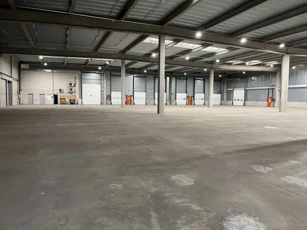 14 Avenue Maréchal Juin, Saint-Laurent-de-Mure for lease Interior Photo- Image 1 of 2