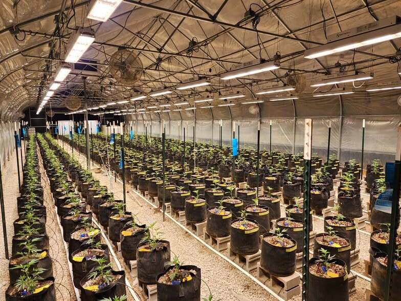 24833 S 200 Rd, Henryetta, OK for sale - Primary Photo - Image 1 of 1