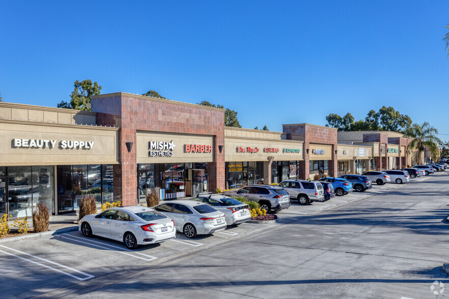 11803-11899 Del Amo Blvd, Los Angeles, CA for lease - Primary Photo - Image 2 of 4