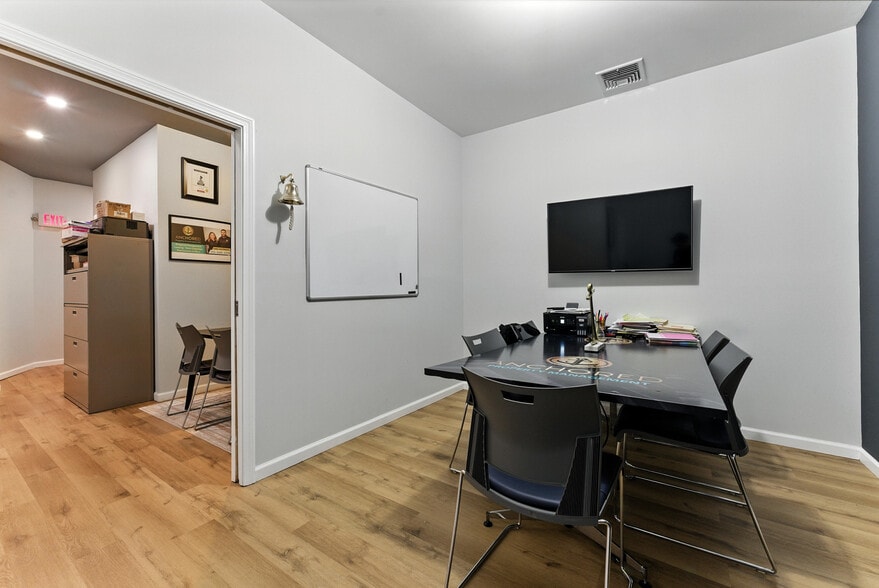 674-678 Dickinson St, Springfield, MA for sale - Building Photo - Image 3 of 13