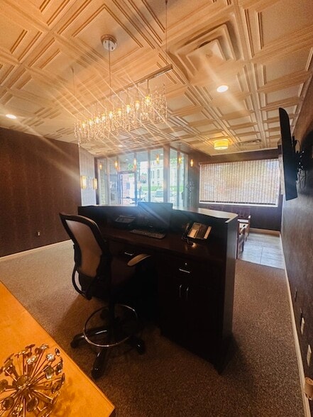 62 Public Sq, Salem, IN for sale - Interior Photo - Image 3 of 90