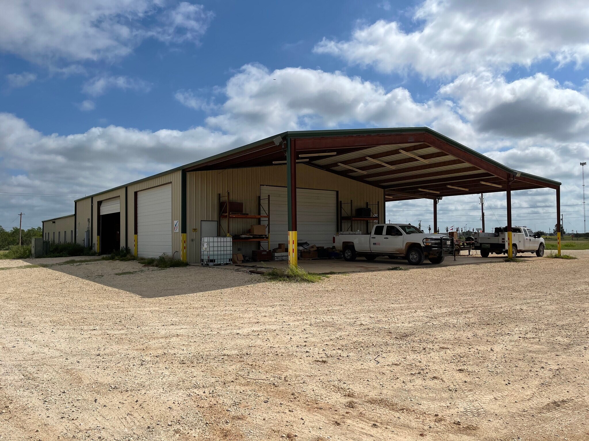 300 El Rancho Way, Dilley, TX 78017 CDM Resource Management
