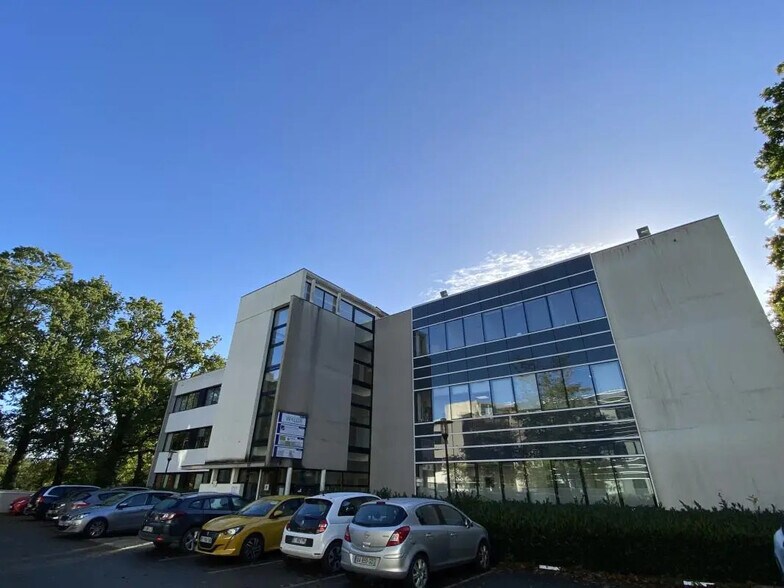 Office in Rennes for lease - Building Photo - Image 3 of 6