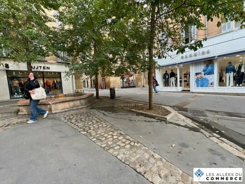 Retail in Aix-en-Provence for lease - Building Photo - Image 2 of 3