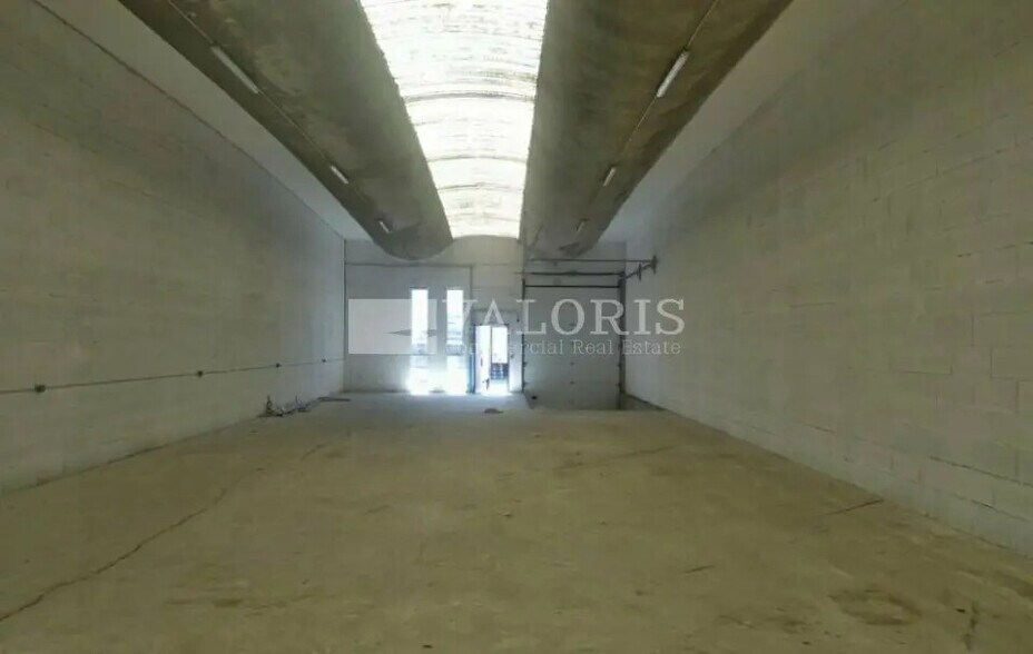 Flex in Saint-Priest for lease - Interior Photo - Image 3 of 7