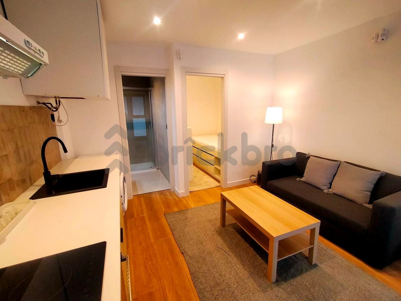 Retail in Barcelona, Barcelona for lease Interior Photo- Image 1 of 9