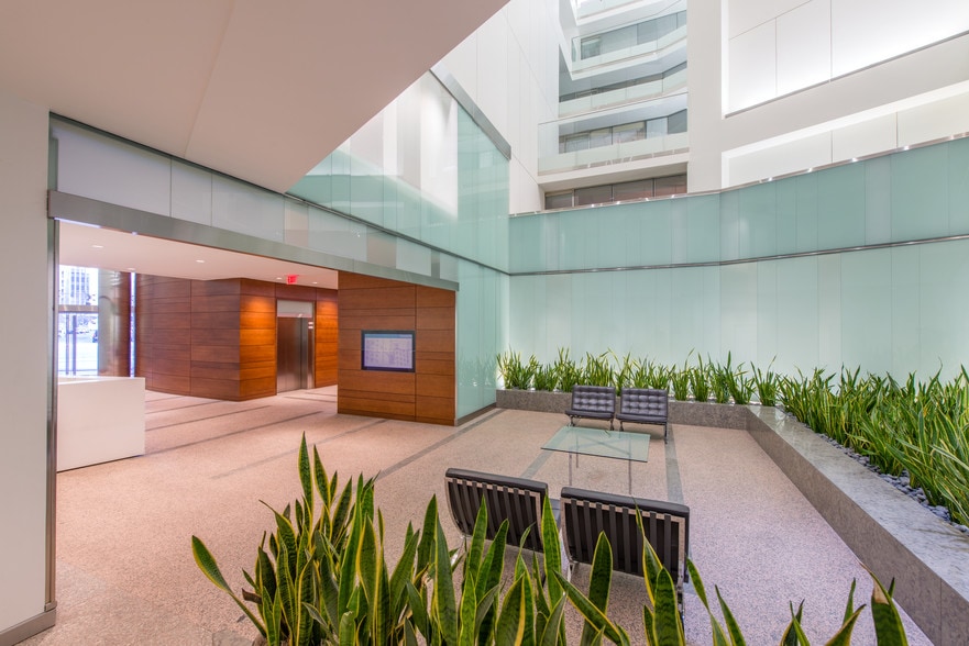 1130 Connecticut Ave NW, Washington, DC for lease - Lobby - Image 2 of 9
