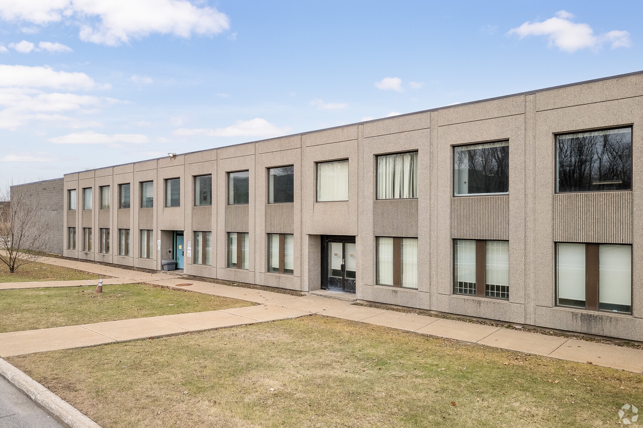 2300 Rue Cohen, Montréal, QC for sale Primary Photo- Image 1 of 1