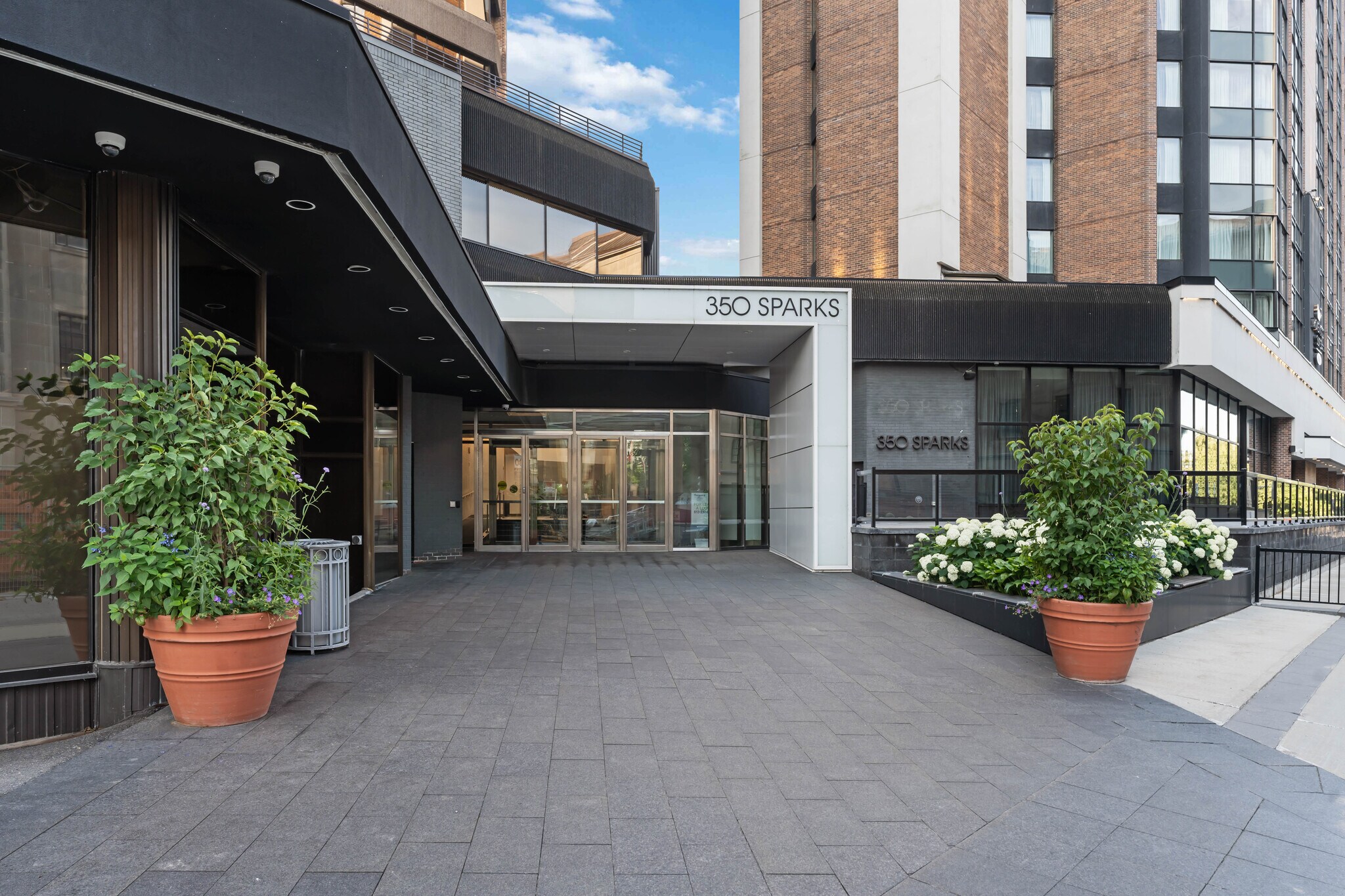 350 Sparks St, Ottawa, ON for lease Building Photo- Image 1 of 14