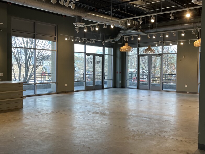 120 W Trinity Pl, Decatur, GA for lease - Building Photo - Image 3 of 22