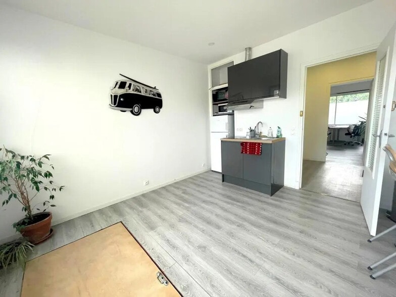 Office in Saint-Germain-en-Laye for lease - Interior Photo - Image 2 of 7