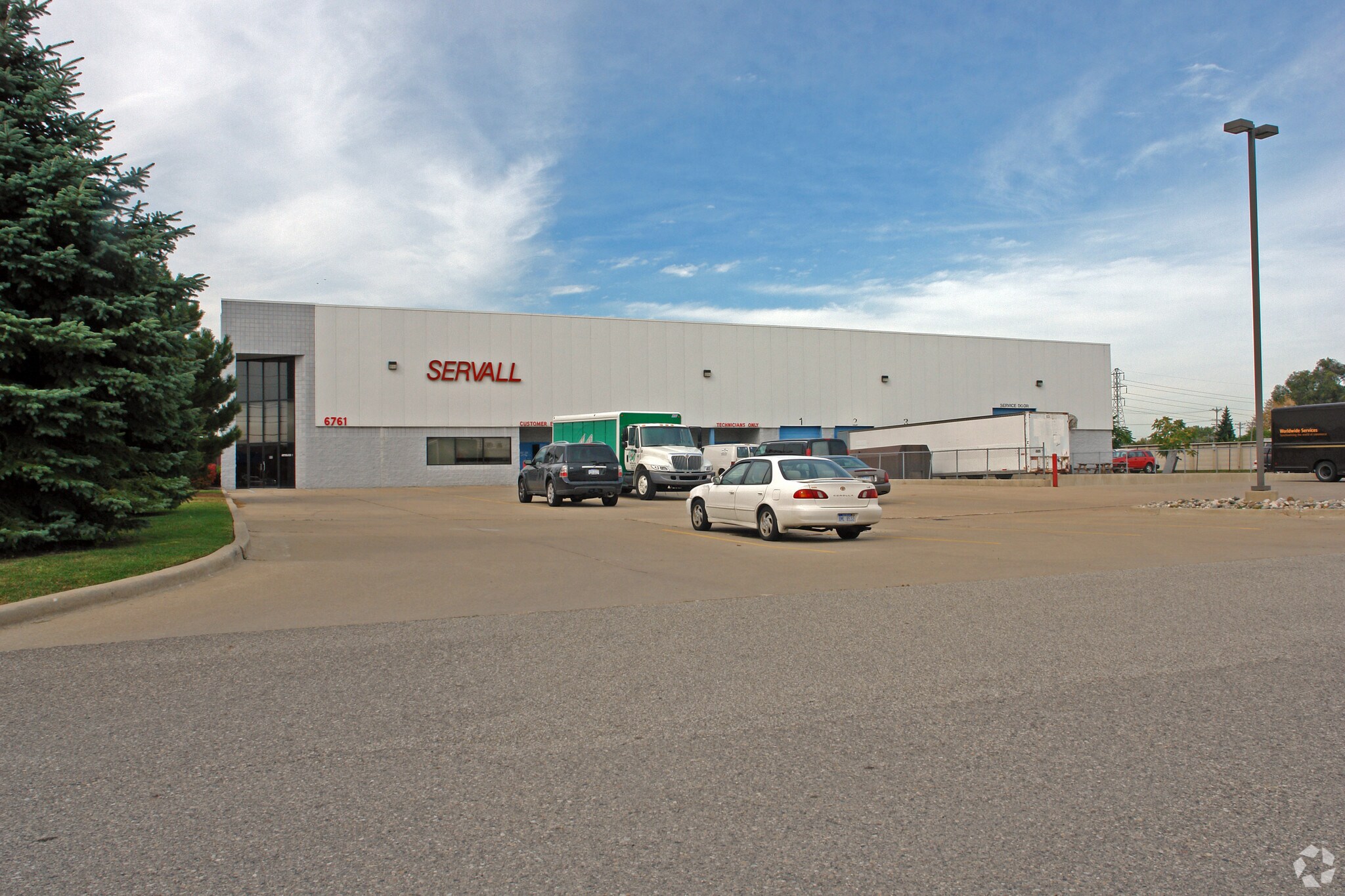 6761 E Ten Mile Rd, Center Line, MI for sale Primary Photo- Image 1 of 1