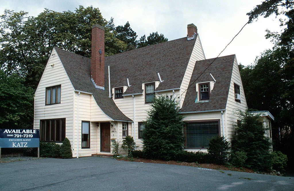 188 Oaks Rd, Framingham, MA for sale Primary Photo- Image 1 of 1