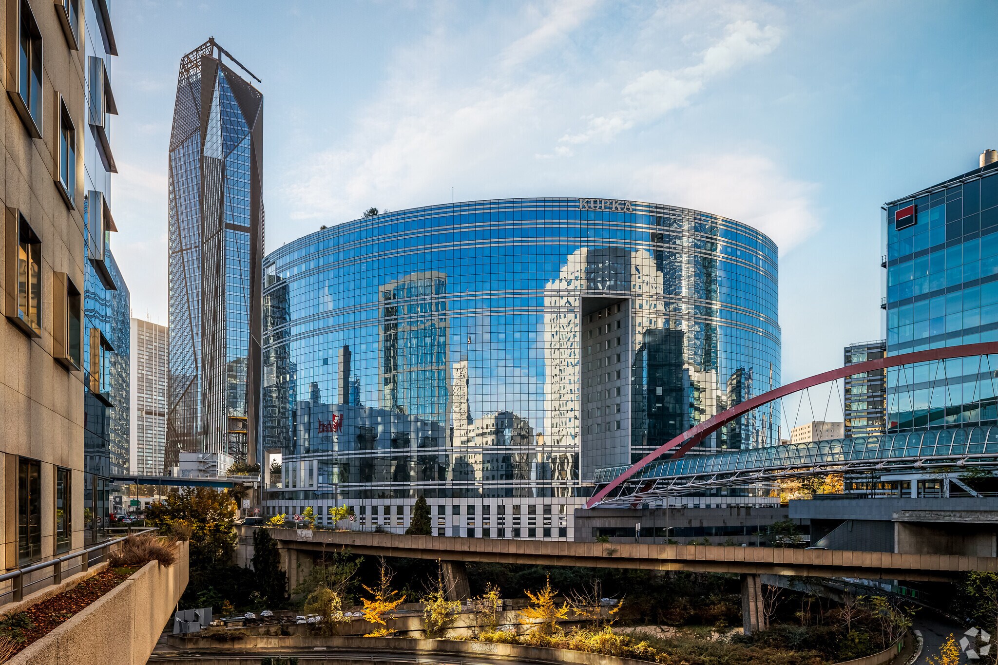 16-18 Rue Hoche, Puteaux for lease Primary Photo- Image 1 of 23