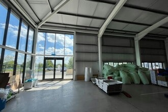 Park Ln, Corsham for lease Interior Photo- Image 1 of 2