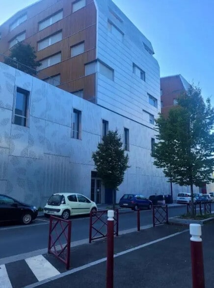 Flex in Fresnes for lease - Building Photo - Image 1 of 13