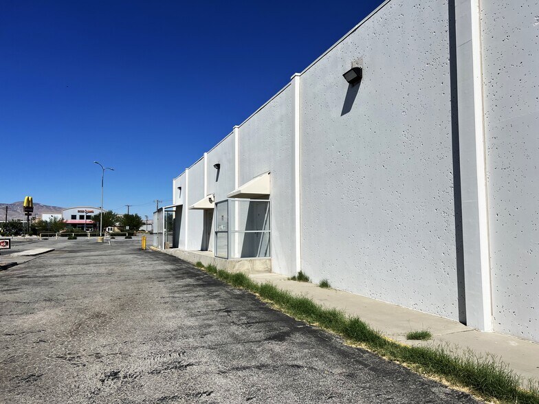 2340 Barstow Rd, Mojave, CA 93501 Retail for Sale
