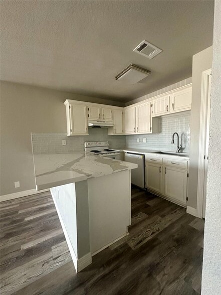 8 Units For Sale at Rivertree portfolio of 8 properties for sale on LoopNet.com - Building Photo - Image 2 of 20