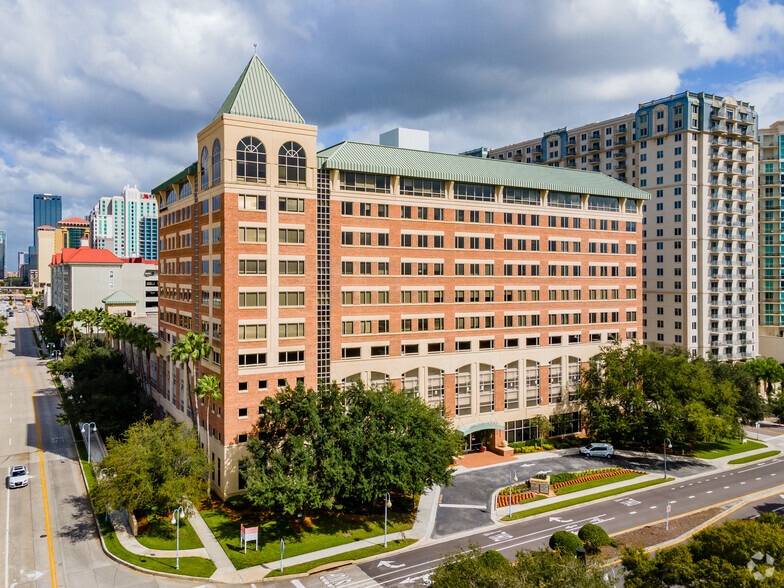 302 Knights Run Ave, Tampa, FL for lease - Building Photo - Image 2 of 11