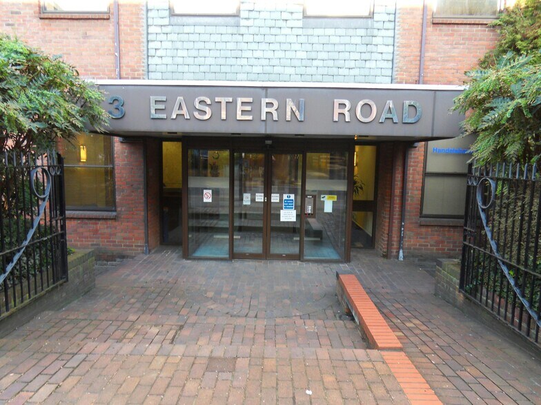 3-5 Eastern Rd, Romford for lease - Building Photo - Image 2 of 7