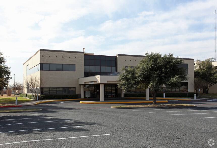 2500 W Pleasant Run Rd, Lancaster, TX for sale - Primary Photo - Image 1 of 1