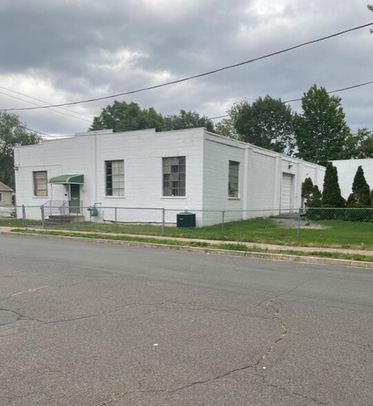 718 Rennie St, Hamilton, NJ for sale - Building Photo - Image 1 of 7
