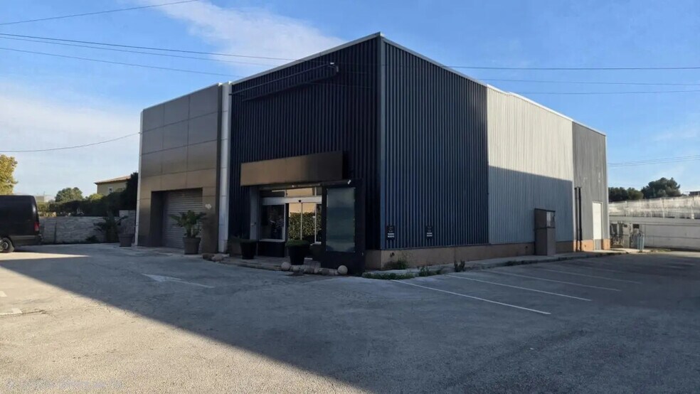 Retail in La Garde for lease - Building Photo - Image 1 of 6