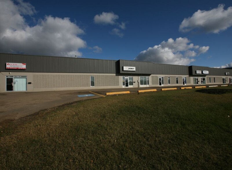 242 Macalpine Cres, Wood Buffalo, AB for lease - Building Photo - Image 2 of 2