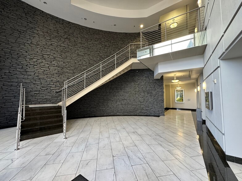 871 Coronado Center Dr, Henderson, NV for lease - Interior Photo - Image 3 of 12