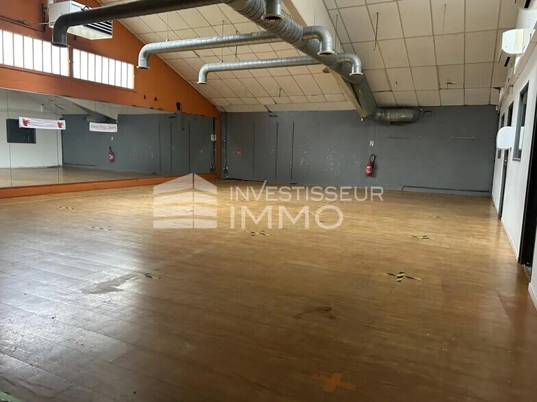 Retail in Taverny for sale - Interior Photo - Image 3 of 4
