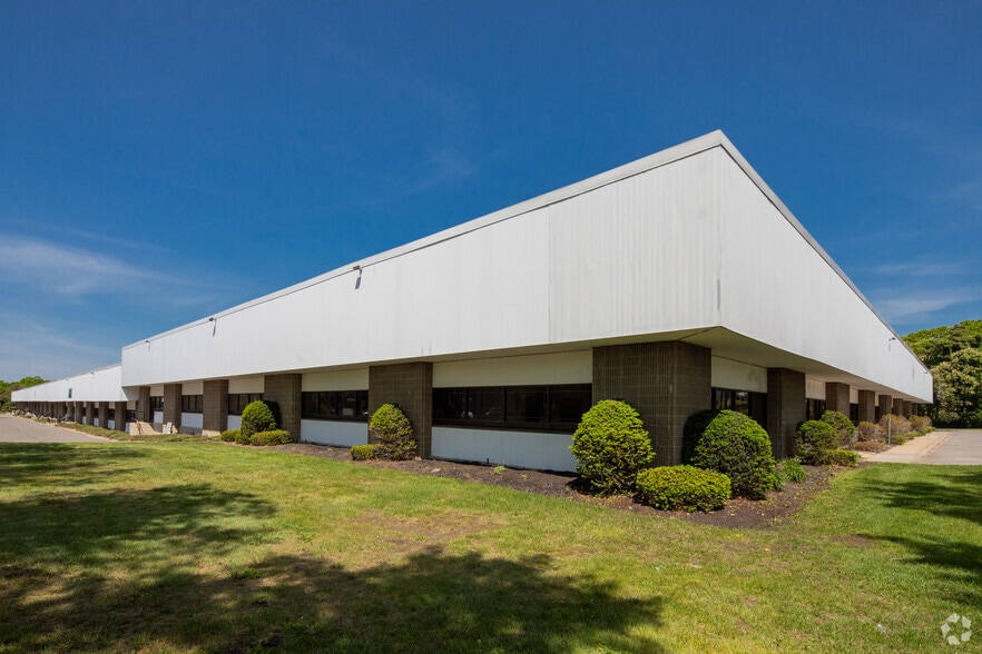 80 13th Ave, Ronkonkoma, NY for lease - Building Photo - Image 1 of 6