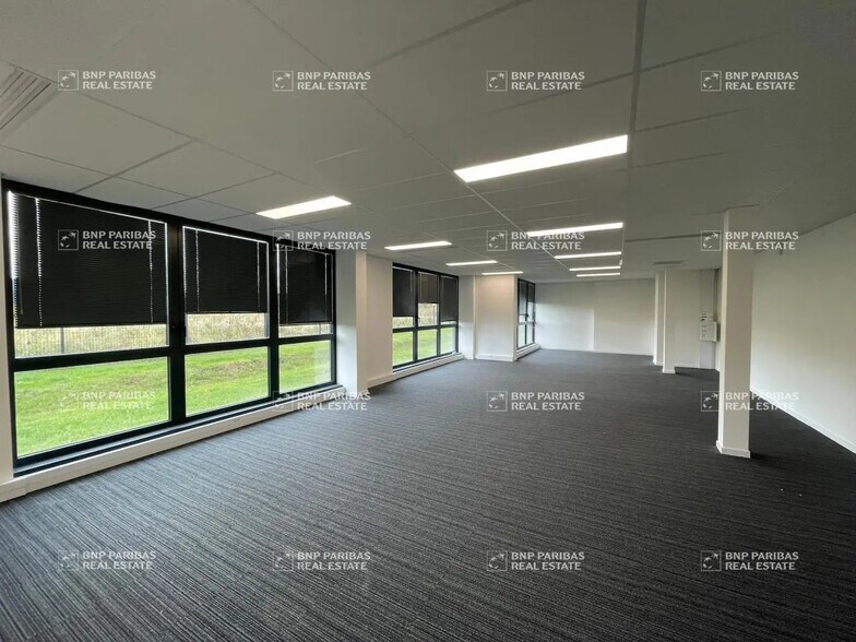 Office in Saint-Martin-du-Vivier for sale - Building Photo - Image 1 of 9