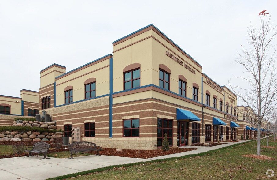 3515 Plymouth Blvd, Plymouth, MN for lease - Building Photo - Image 3 of 11