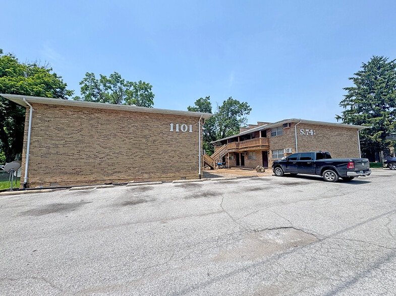 1101 S 74th St, Belleville, IL for sale - Building Photo - Image 1 of 7