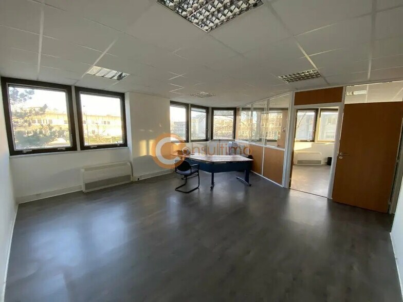 Office in Bruges for lease - Interior Photo - Image 1 of 12