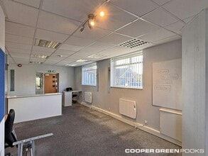 87-105A Mount Pleasant Rd, Shrewsbury for lease Interior Photo- Image 2 of 4