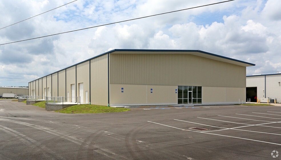 1177 Commerce Blvd, Midway, FL for sale - Primary Photo - Image 1 of 1