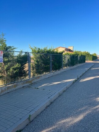 More details for Calle Sierra de Gredos, 26, Aldeamayor de San Martín - Land for Sale